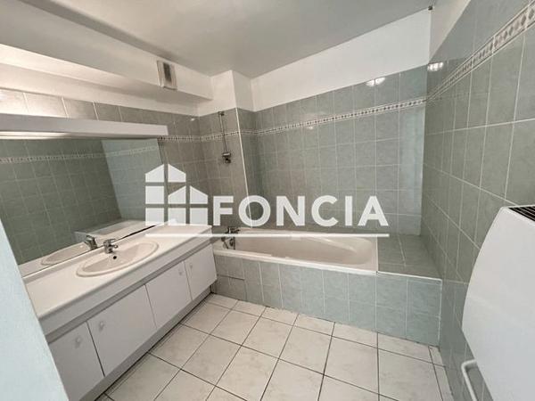 Location Appartement 4 pièces 84.3 m² - 19 RUE MICHEL MERINO Marseille 13005
