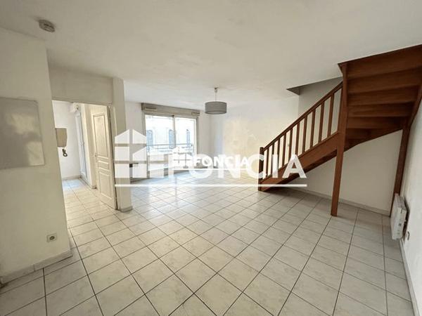 Location Appartement 4 pièces 84.3 m² - 19 RUE MICHEL MERINO Marseille 13005