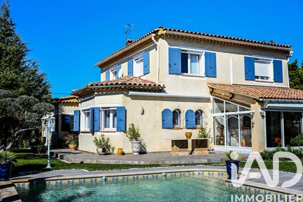 Maison à vendre 8 pièces 245,6 m² Rochefort-du-Gard