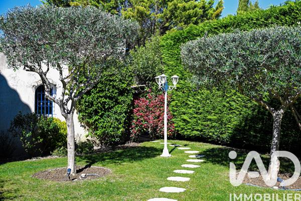 Maison à vendre 8 pièces 245,6 m² Rochefort-du-Gard