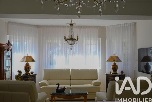 Maison à vendre 8 pièces 245,6 m² Rochefort-du-Gard