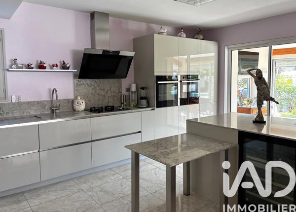 Maison à vendre 8 pièces 245,6 m² Rochefort-du-Gard