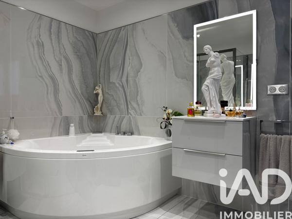 Maison à vendre 8 pièces 245,6 m² Rochefort-du-Gard
