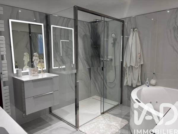 Maison à vendre 8 pièces 245,6 m² Rochefort-du-Gard