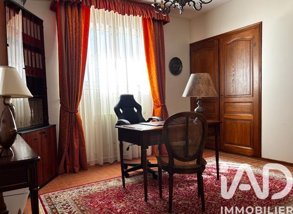 Maison à vendre 8 pièces 245,6 m² Rochefort-du-Gard