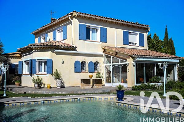 Maison à vendre 8 pièces 245,6 m² Rochefort-du-Gard