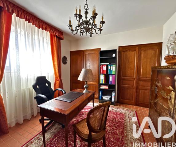 Maison à vendre 8 pièces 245,6 m² Rochefort-du-Gard