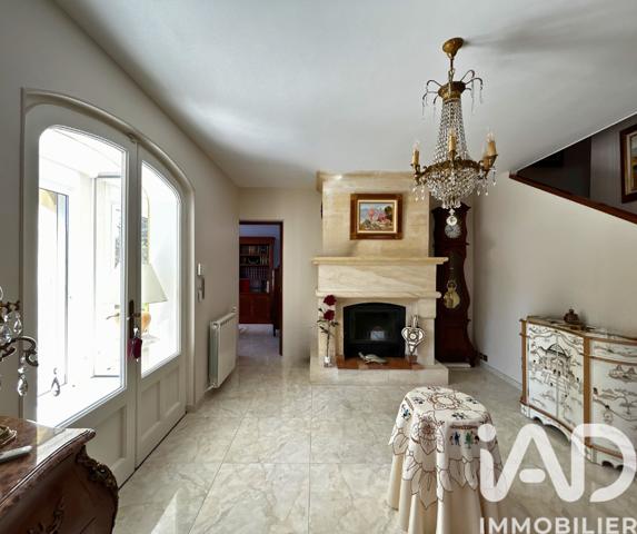 Maison à vendre 8 pièces 245,6 m² Rochefort-du-Gard