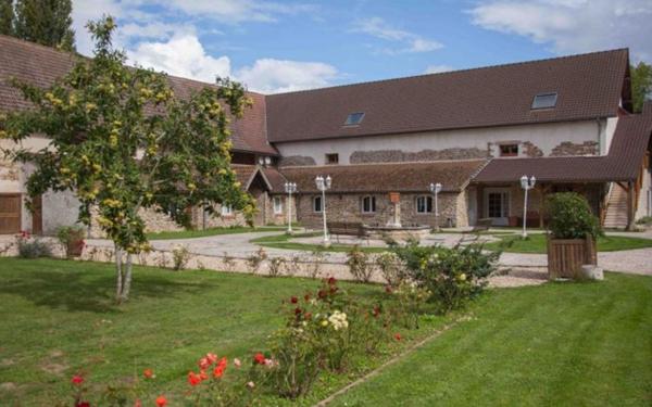 Maison à vendre    20 pièces • 3 000 m2 La Haute-Maison