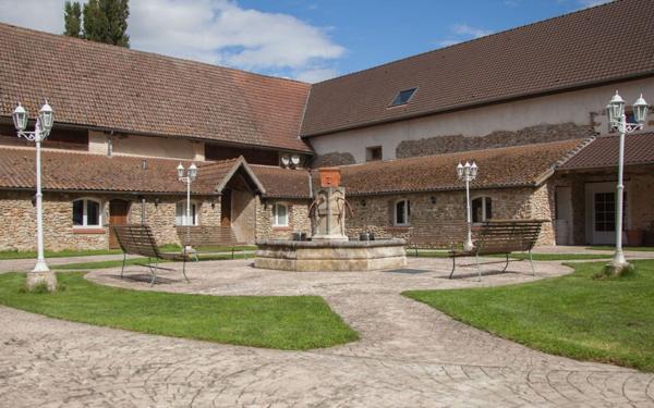 Maison à vendre    20 pièces • 3 000 m2 La Haute-Maison