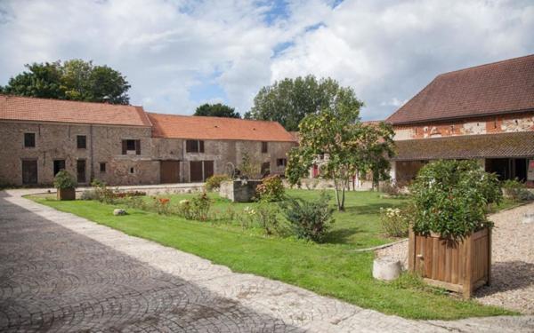 Maison à vendre    20 pièces • 3 000 m2 La Haute-Maison