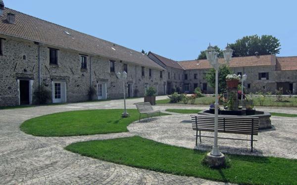 Maison à vendre    20 pièces • 3 000 m2 La Haute-Maison