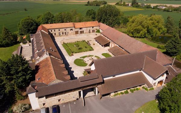 Maison à vendre    20 pièces • 3 000 m2 La Haute-Maison