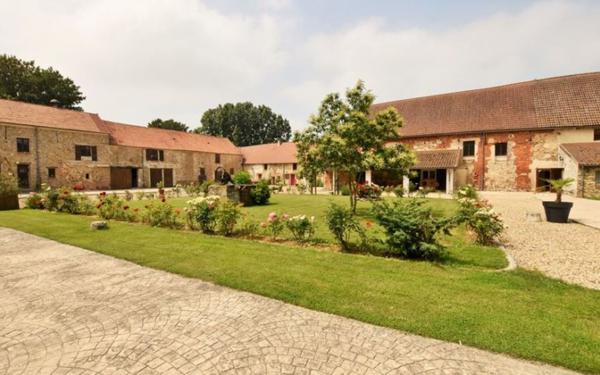 Maison à vendre    20 pièces • 3 000 m2 La Haute-Maison