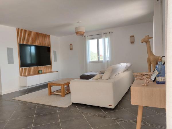 Maison à vendre 4 pièces MONTAUBAN (82), garage, piscine terrain cloturé, belles prestations