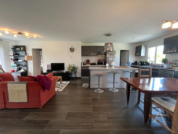 Maison familiale avec garage à Vornay