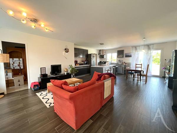 Maison familiale avec garage à Vornay