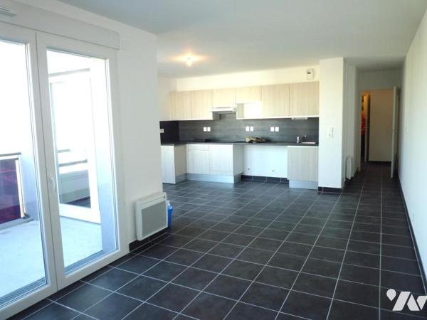 A VENDRE - REZE - Pont-Rousseau - POUR INVESTISSEMENT - Un appartement T3 d'env 60.93m² avec garage