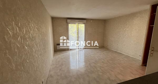 Location Studio 29.6 m² - Chilly-mazarin 91380