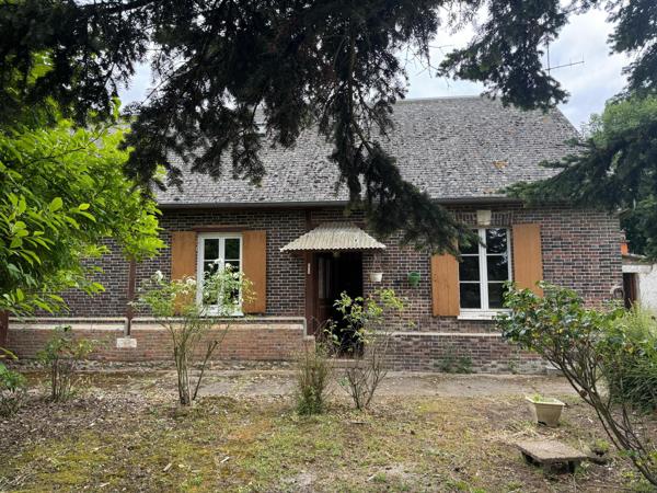Maison en briques avec une dépendance