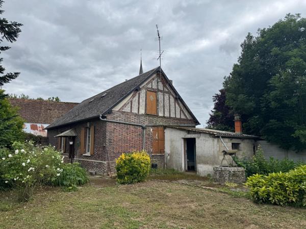 Maison en briques avec une dépendance