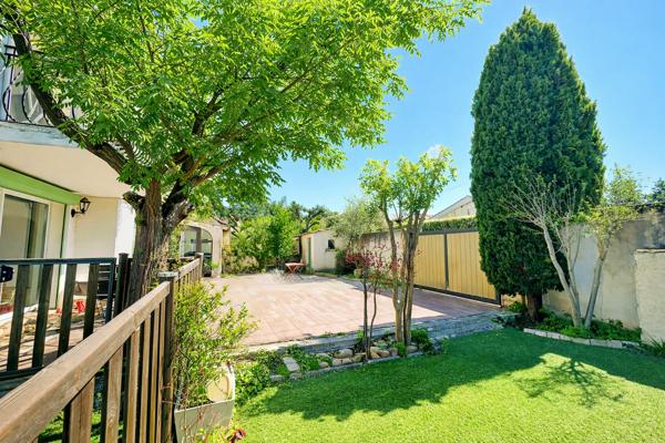 Maison
         6 pièces
        - 163 m² Exclusivité 377 000 € *