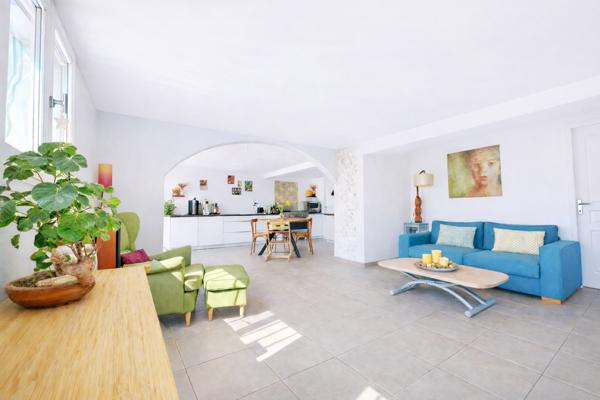 Maison
         6 pièces
        - 163 m² Exclusivité 377 000 € *