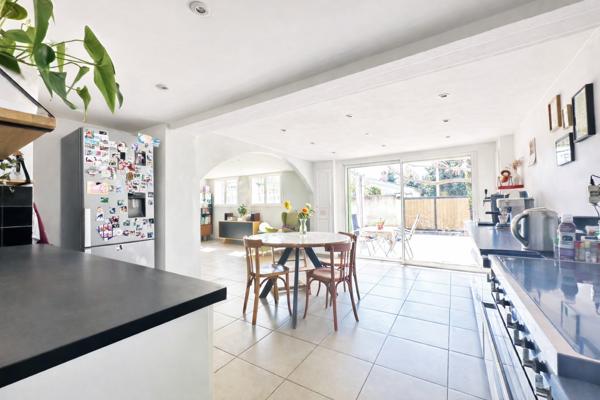Maison
         6 pièces
        - 163 m² Exclusivité 377 000 € *