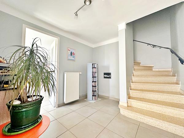 Maison
         6 pièces
        - 163 m² Exclusivité 377 000 € *