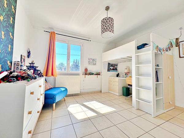 Maison
         6 pièces
        - 163 m² Exclusivité 377 000 € *