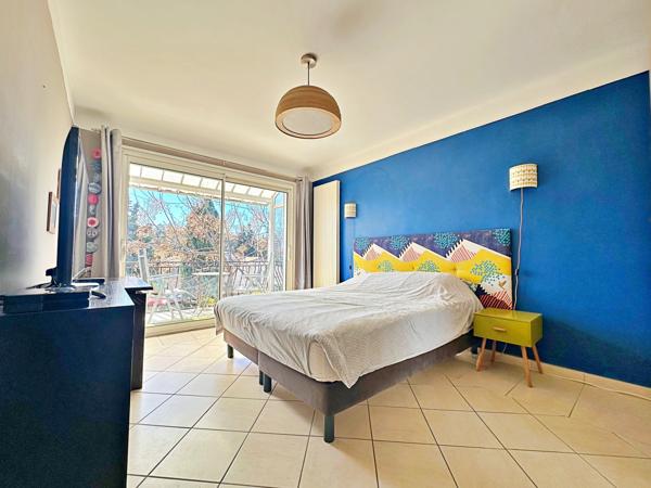 Maison
         6 pièces
        - 163 m² Exclusivité 377 000 € *