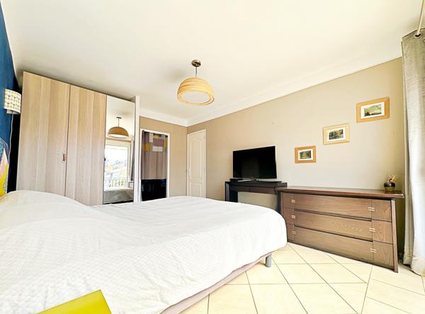 Maison
         6 pièces
        - 163 m² Exclusivité 377 000 € *