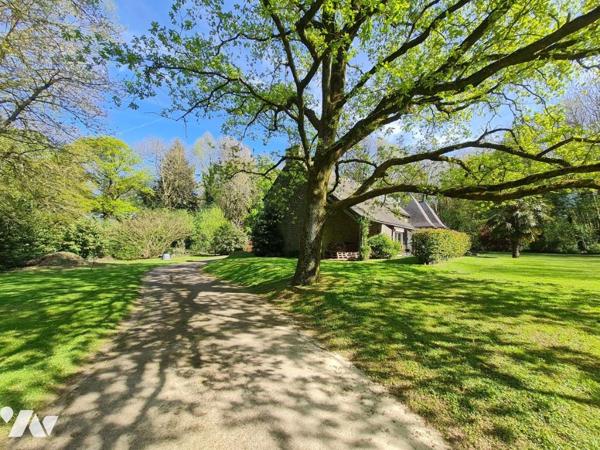 À Vendre à Evellys (Moustoir-Remungol) Anicenne écurie du manoir avec dépendance sur 4 759 m²