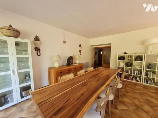 À Vendre à Evellys (Moustoir-Remungol) Anicenne écurie du manoir avec dépendance sur 4 759 m²