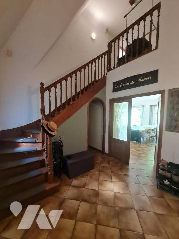 À Vendre à Evellys (Moustoir-Remungol) Anicenne écurie du manoir avec dépendance sur 4 759 m²