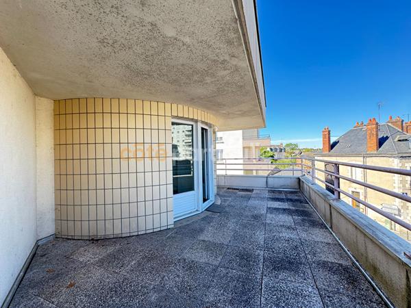 Vente
                Appartement70,8 m² - 3 Pièces -
                    ORLEANS (45100)