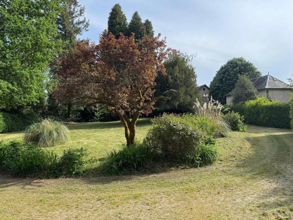 Maison de maître , de caractère -  Ses dépendances & son parc - Rare sur le secteur