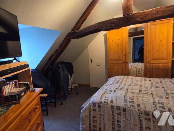 SAINT GEORGES BUTTAVENT- Maison en pierres avec cour, en sortie de bourg , proche MAYENNE.

M...