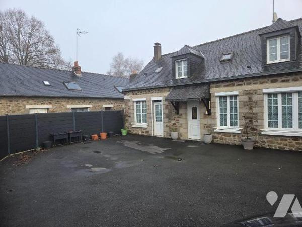 SAINT GEORGES BUTTAVENT- Maison en pierres avec cour, en sortie de bourg , proche MAYENNE.

M...