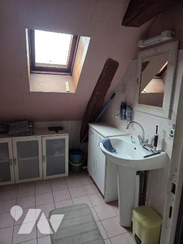 SAINT GEORGES BUTTAVENT- Maison en pierres avec cour, en sortie de bourg , proche MAYENNE.

M...