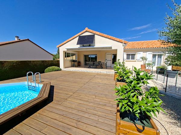 MAISON FAMILIALE AVEC PISCINE - DANGE SAINT ROMAIN - EXCLUSIVITE AGENCE