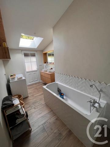 Maison à vendre  6 pièces - 200 m2 BREUIL MAGNE - 17