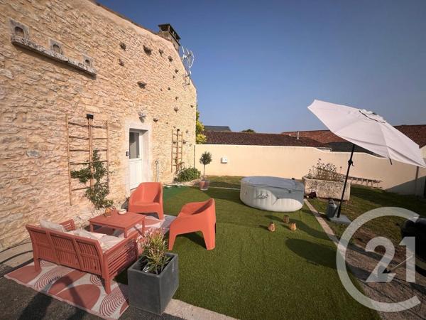 Maison à vendre  6 pièces - 200 m2 BREUIL MAGNE - 17