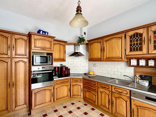 EMPLACEMENT IDEAL - QUARTIER FONCILLON  LE CHAY- 3 CHAMBRES