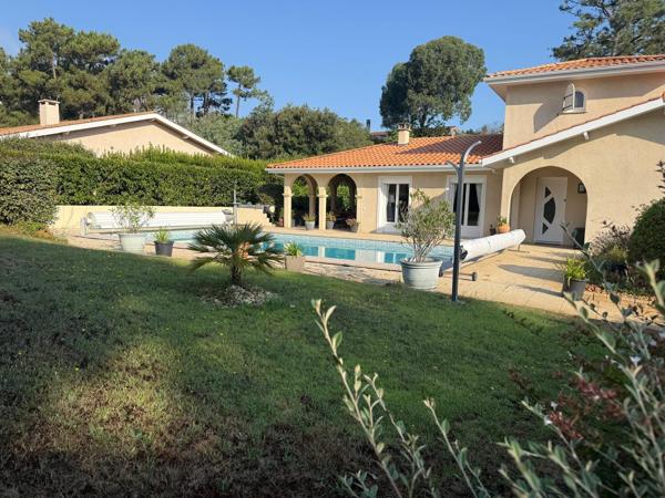Maison
         7 pièces
        - 160 m² Bien prestige 940 000 € *