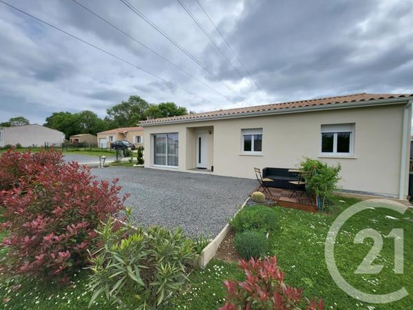 Maison à vendre  5 pièces - 99 m 2   SAINTES  - 17