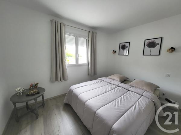 Maison à vendre  5 pièces - 99 m 2   SAINTES  - 17