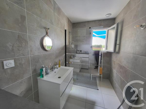 Maison à vendre  5 pièces - 99 m 2   SAINTES  - 17