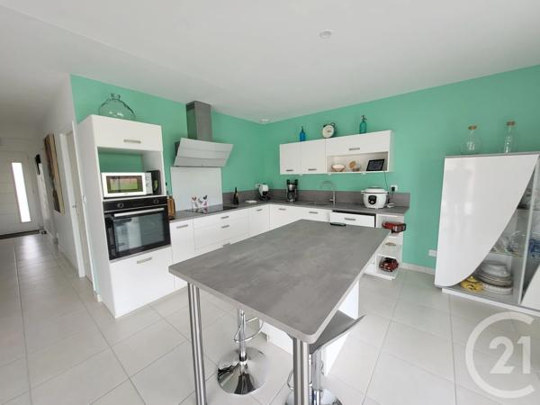 Maison à vendre  5 pièces - 99 m 2   SAINTES  - 17