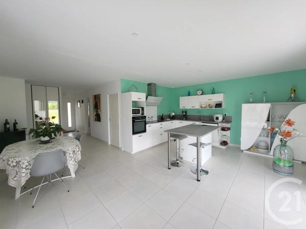 Maison à vendre  5 pièces - 99 m 2   SAINTES  - 17